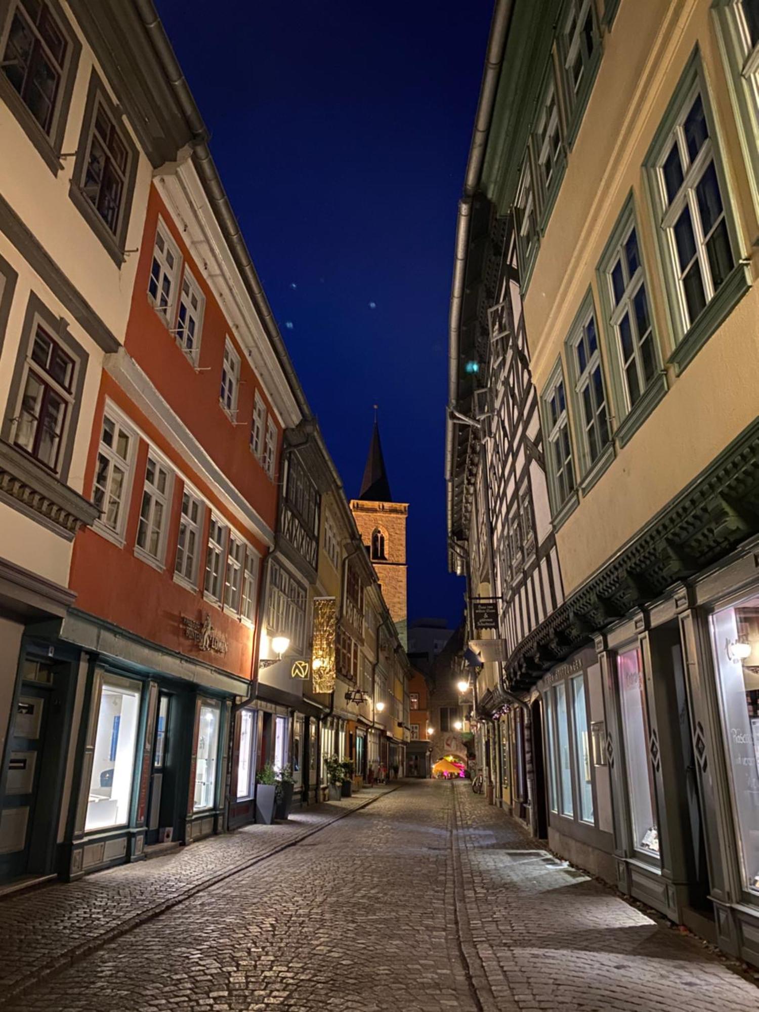 Ferienwohnung Schildblick Modernes Apartment Direkt In Der Altstadt Von Erfurt Nahe Der Kraemerbruecke - Beste Innenstadtlage Dış mekan fotoğraf